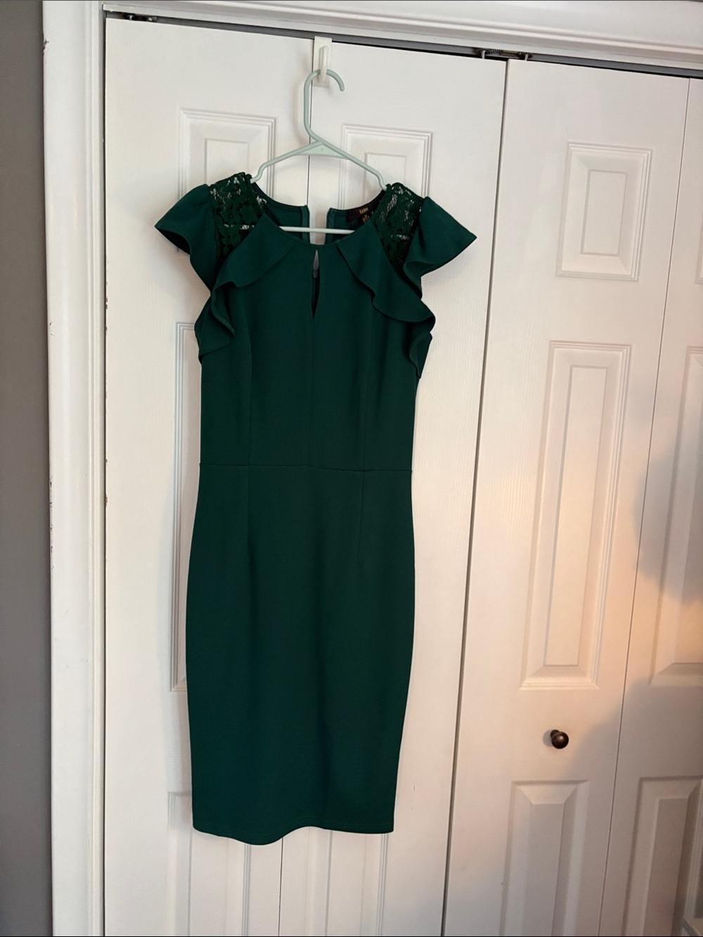 Women’s Emerald Green Ruffle Lace Sheath Dress NWOT